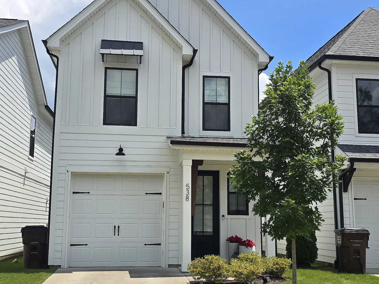 3 bed, 2.5 bath, 1242 sqft, $3,300 — Photo 1