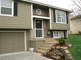 5309 NW Pennington Ln, Blue Springs, MO 64015