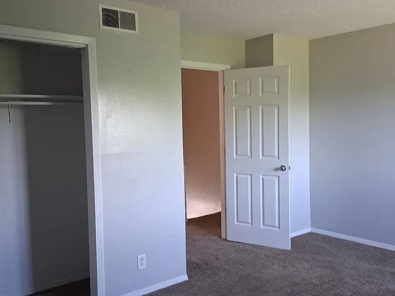 1053 Harold Dr — Photo 11