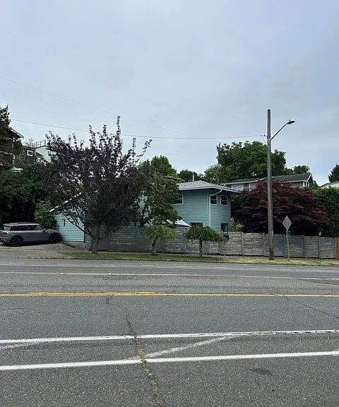 SW Admiral Way — Photo 1