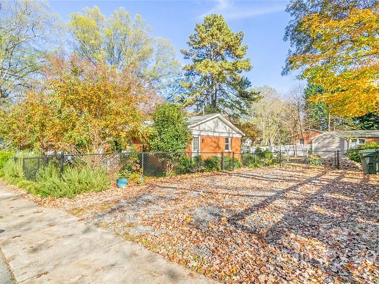 21102 Pine St — Photo 4