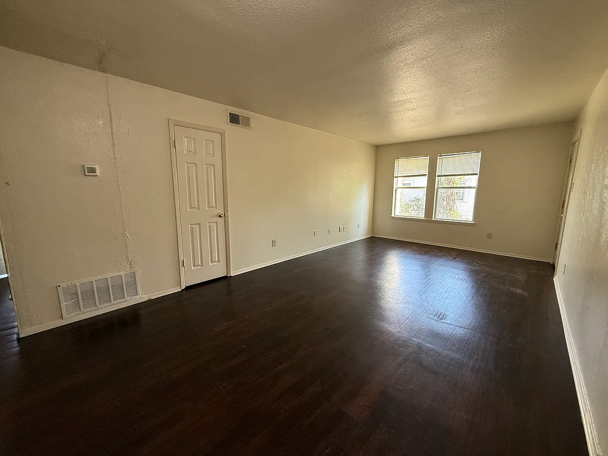 Building Photo - 415 Fry St #9
