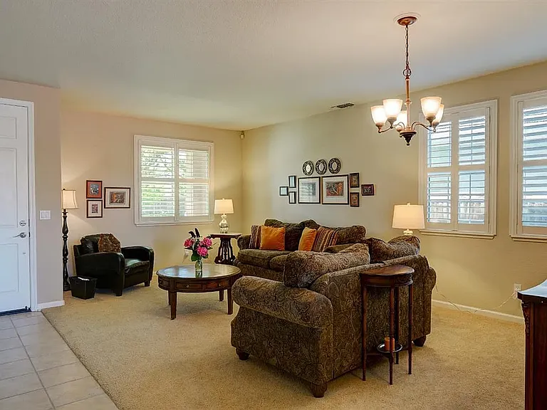 522 Woodlake Dr — Photo 4