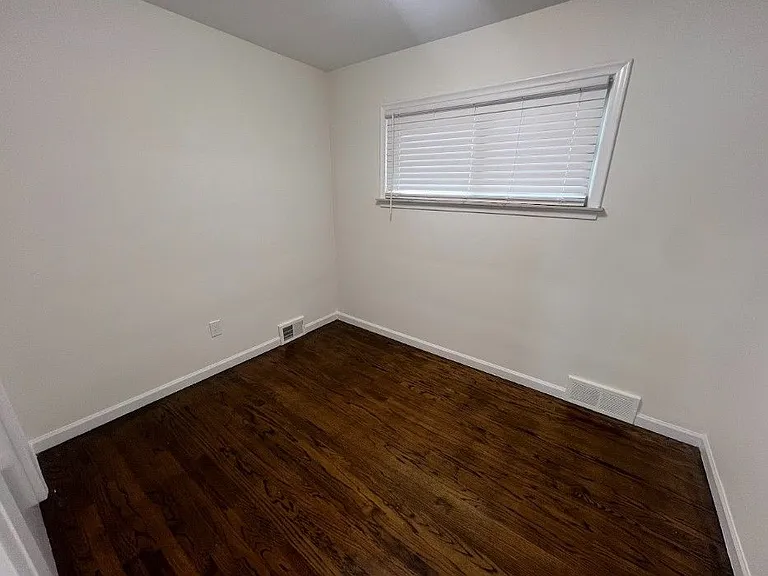 18536 Holland Ave — Photo 16