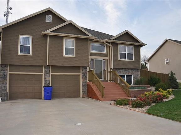 5th image of 2702 Oakwood Dr