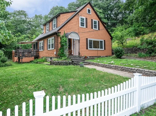 160 Forest St, Melrose, MA 02176