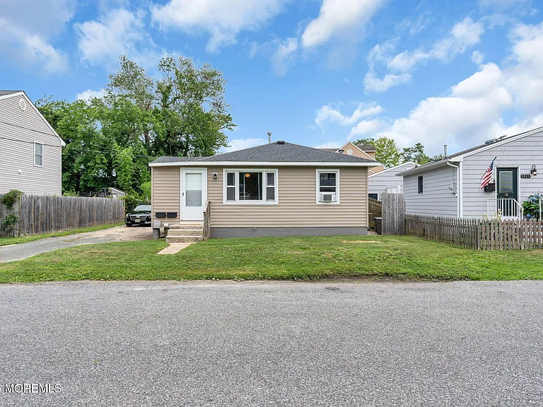 1218 Lister St — Photo 23