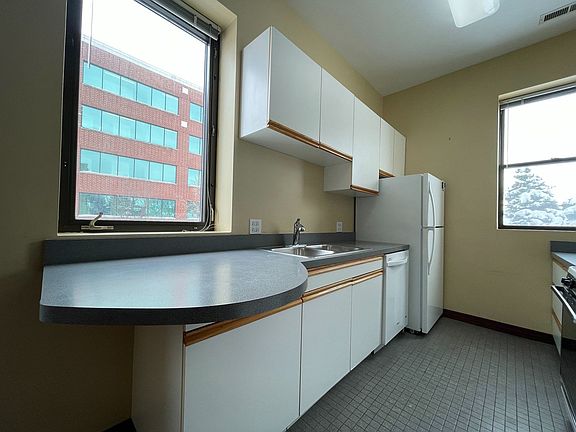 3rd image of 645 W Grand Ave #641-2R