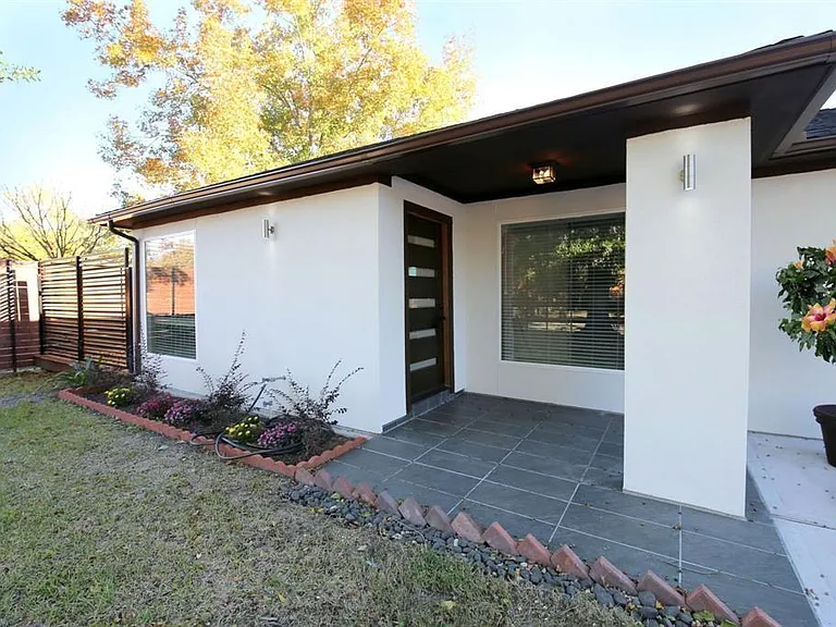 5501 Aspen St — Photo 2