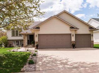 4682 White Pine Dr NW, Rochester, MN 55901