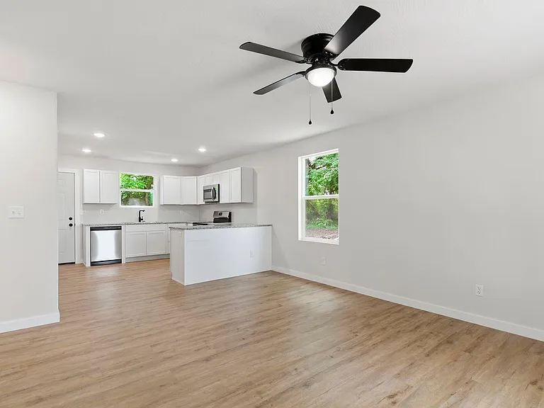 402 S Frisco #B — Photo 2