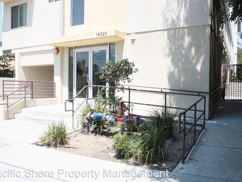 1st image of 16023 Vanowen St #2