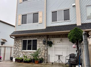 16 Wirt Ln, Staten Island, NY