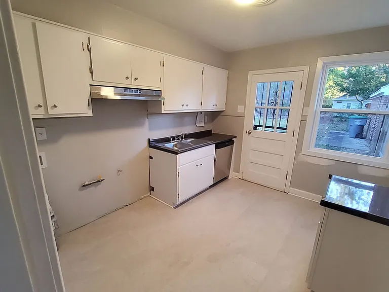 1336 Oak Ridge Dr — Photo 2