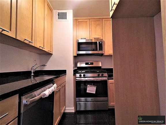 3rd image of 425 E 79th St APT 9A