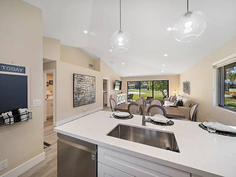 821 Club Dr — Photo 5