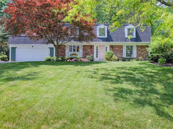 21 Chipping Rdg, Fairport, NY 14450