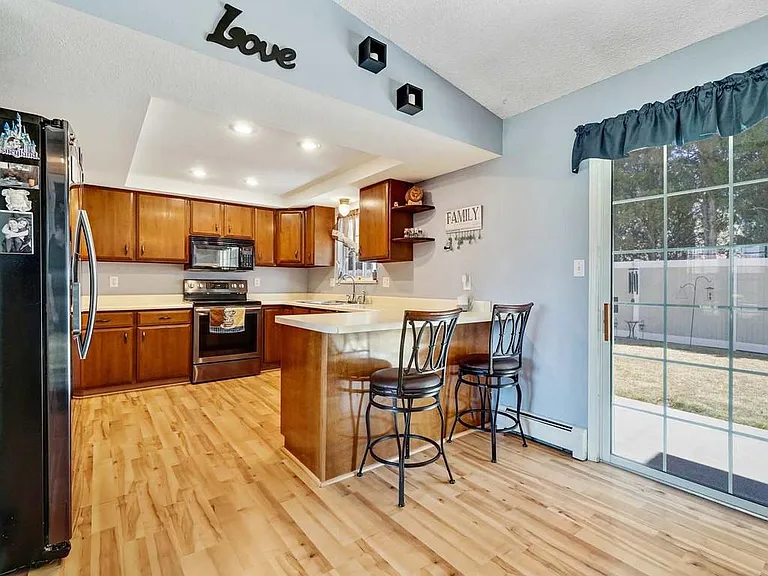 598 Stanford Way — Photo 10