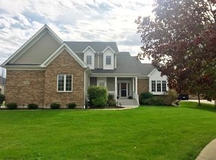 740 Queens Gate Cir, Sugar Grove, IL 60554