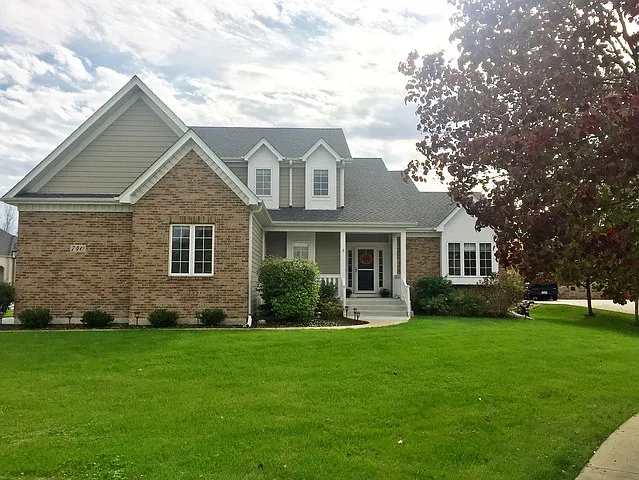 740 Queens Gate Cir photo 1