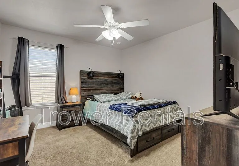 9915 Rainbow Dr — Photo 10