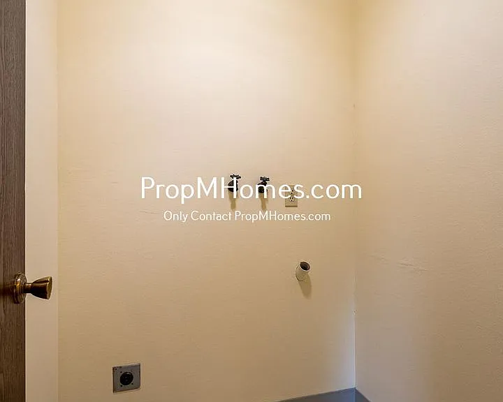 313 East St — Photo 14