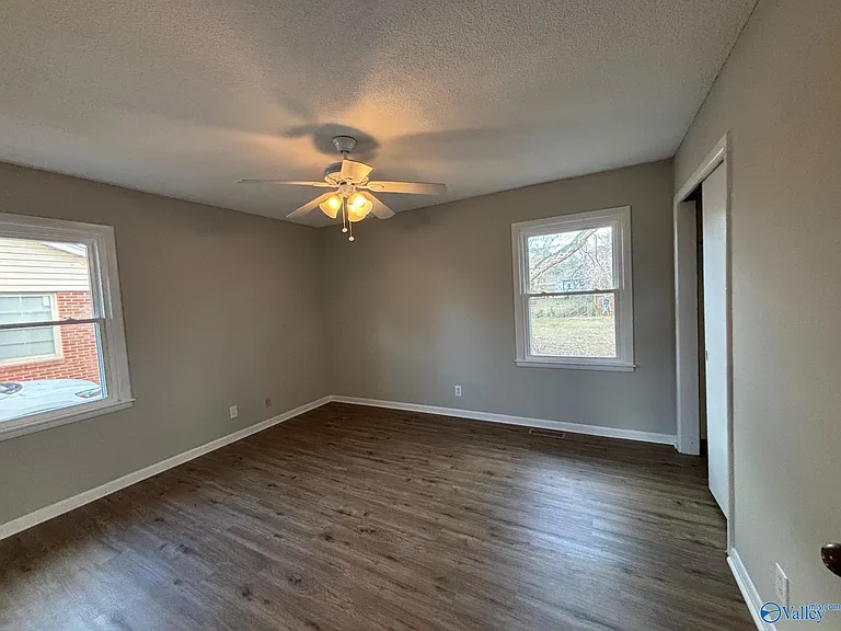 11209 Maplecrest Dr SE — Photo 16