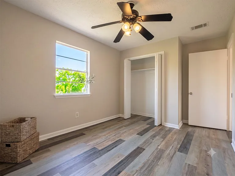 302 Morningside Dr — Photo 14