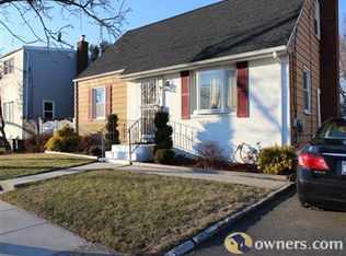 1573 N Jerusalem Rd, East Meadow, NY 11554
