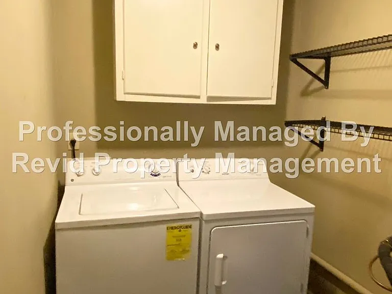 Quaint 1 Bed/1 Bath Apartment — Photo 20