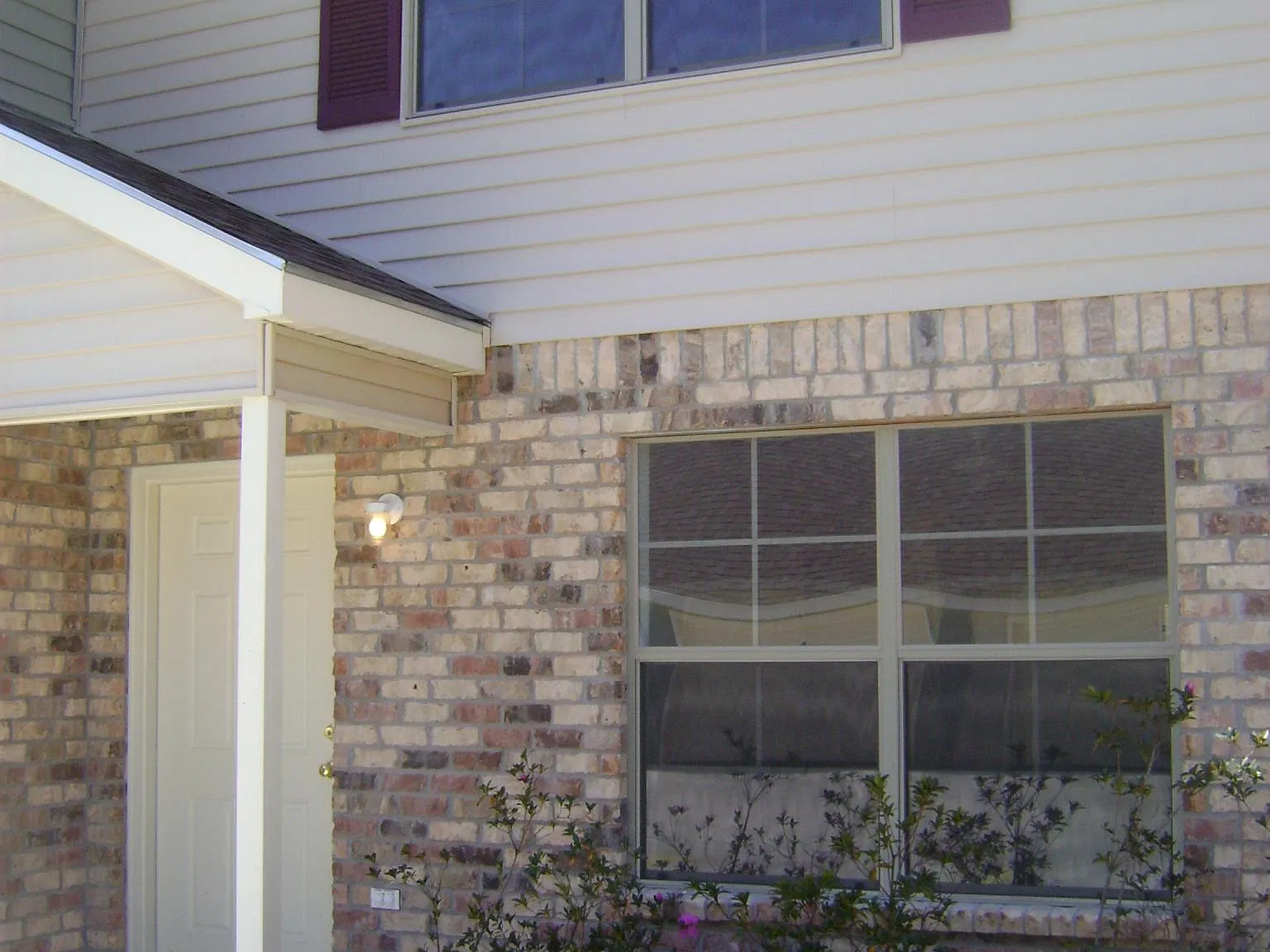2 bed, 1.5 bath, 1050 sqft, $1,200 — Photo 1