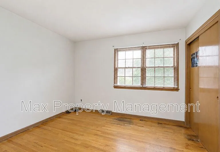 4413 63rd St — Photo 19