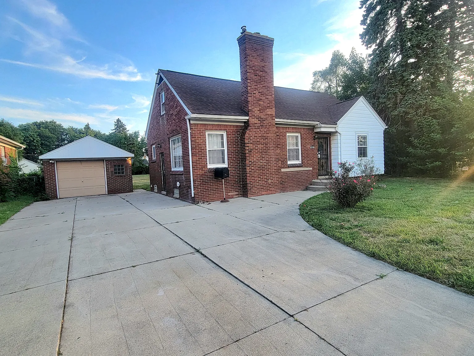3 bed, 1.5 bath, 1200 sqft, $1,550 — Photo 2