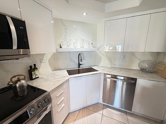 4th image of 3111 N Ocean Dr APT 401