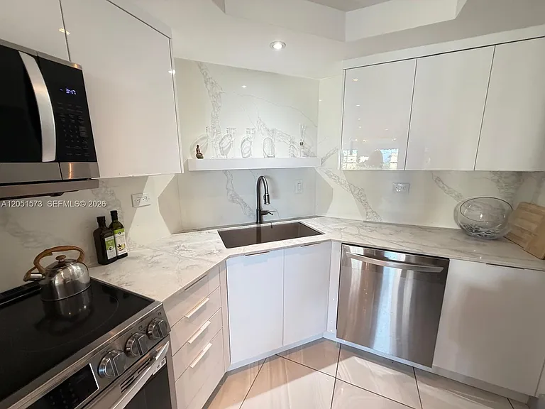 3111 N Ocean Dr #401 — Photo 4