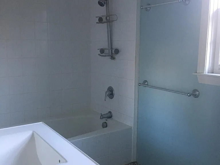 77 Rowell Rd E — Photo 8