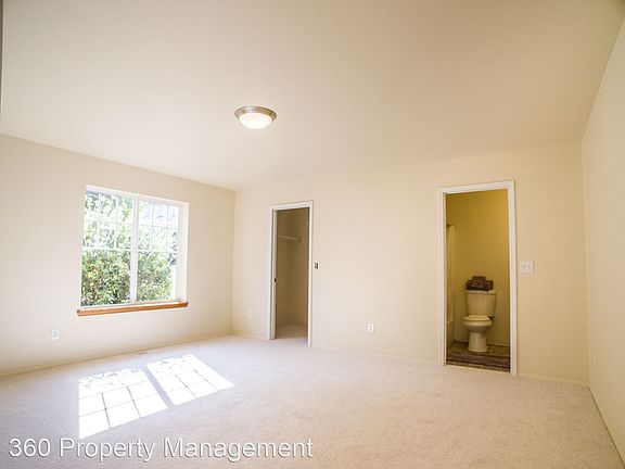 5th image of 1039 SW Thornberry Dr