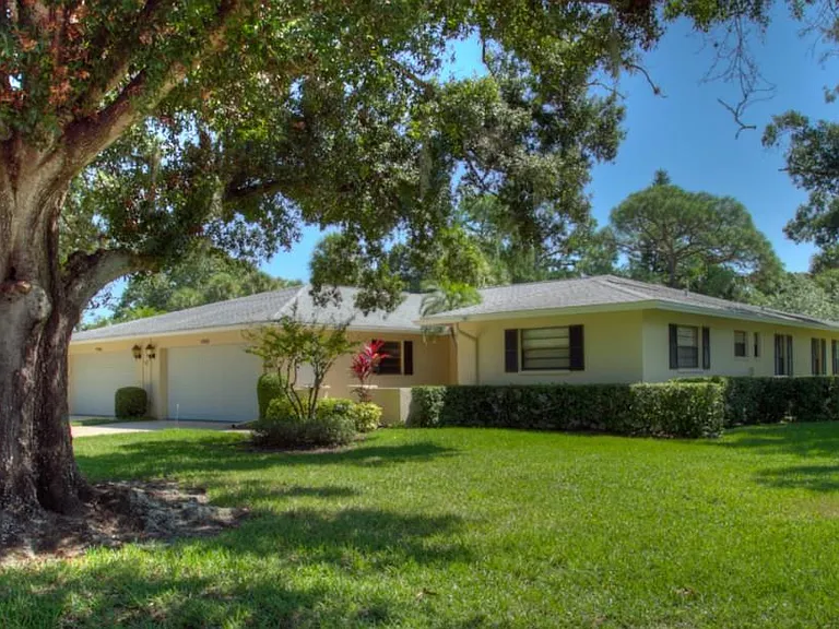 7093 Fairway Bend Ln — Photo 2