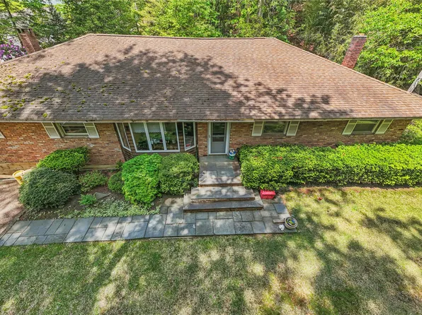 17 Woodbury Road, Woodbury, NY 11797