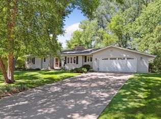 5800 Creek Valley Rd, Edina, MN 55439