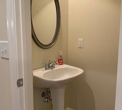 3rd image of 4846 Carre Way