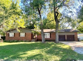 301 W Cowley St, Chouteau, OK 74337