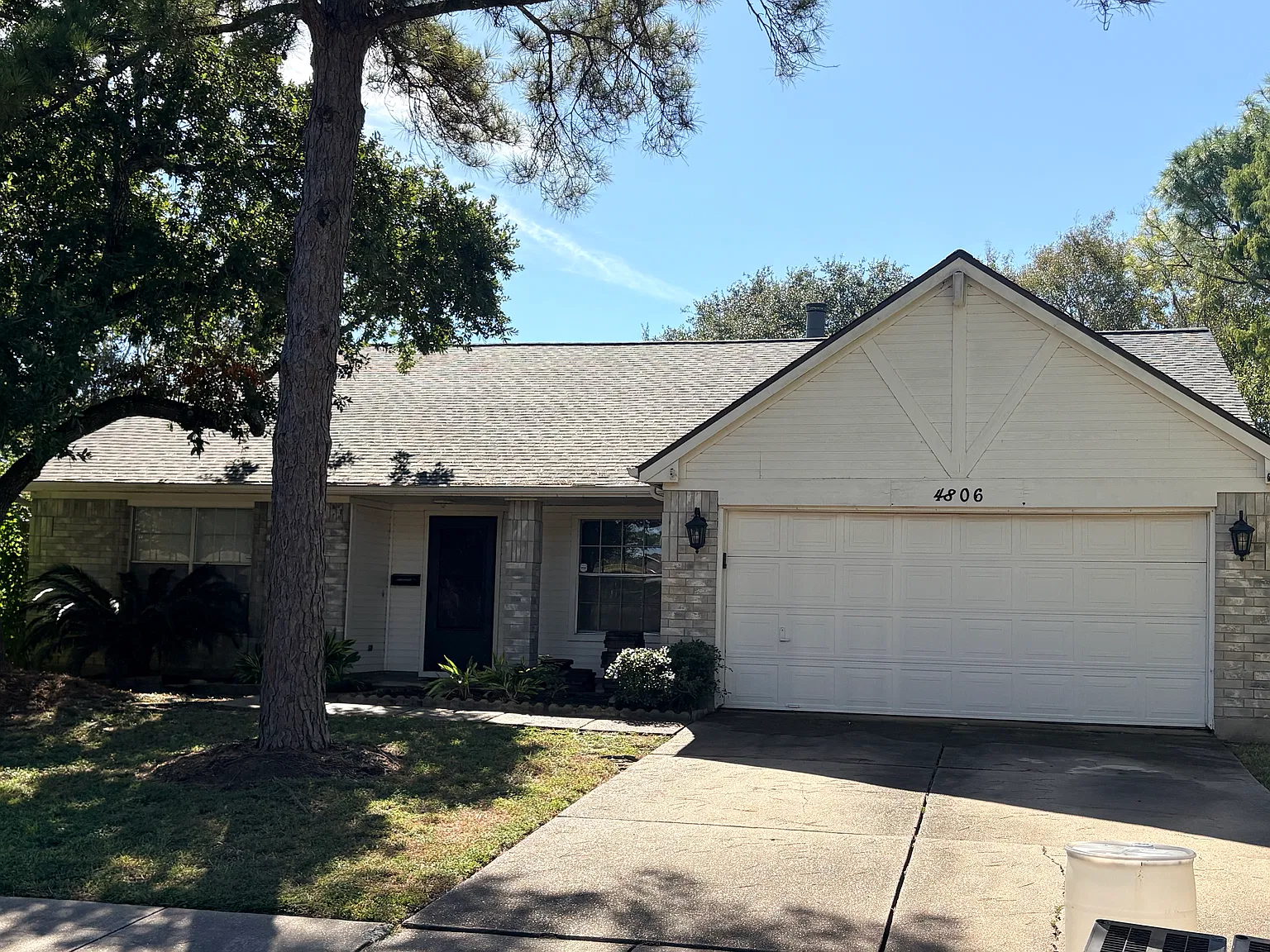 4 bed, 2066 sqft, $2,500 — Photo 2