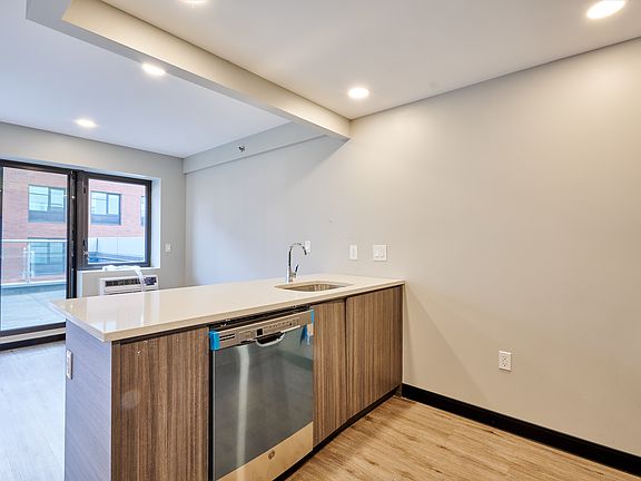 3rd image of 477 Gerard Ave #D
