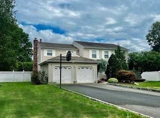 3 Regal Rd, Manalapan, NJ 07726