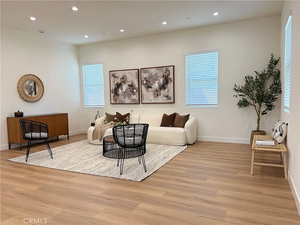 4121 Lafayette Pl — Photo 3