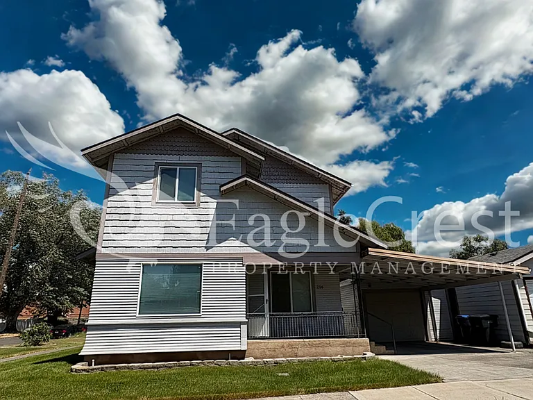 216 N Park St — Photo 2
