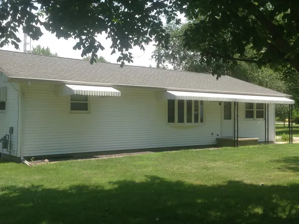505 S 4th St, Farmersville, IL 62533