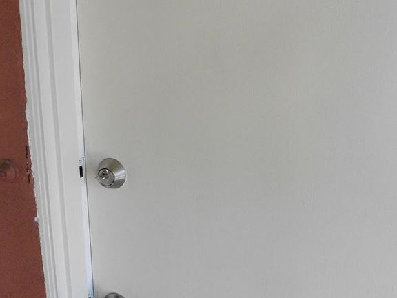 5th image of 718 E 6th St APT J