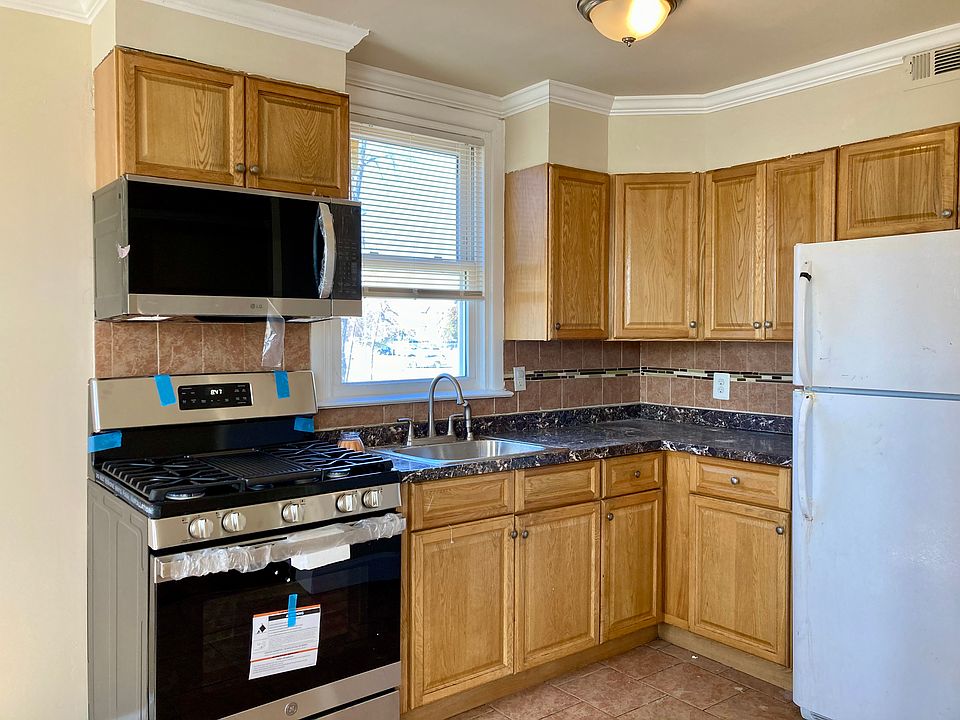 1st image of 2613 Elbridge St Floor 1